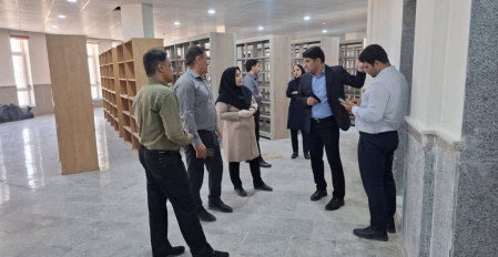 بازدید رئیس دانشگاه علوم و فنون دریایی خرمشهر از کتابخانه مرکزی دانشگاه