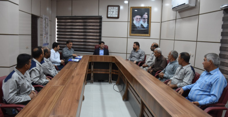 تقدیر از نیروهای زحمتکش تاسیسات و فضای سبز دانشگاه علوم و فنون دریایی خرمشهر توسط رئیس دانشگاه