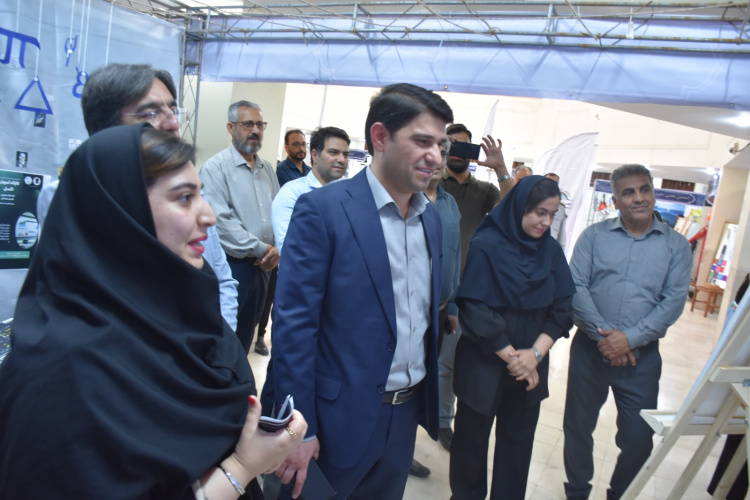 بازدید سرپرست دانشگاه علوم و فنون دریایی خرمشهر از جشنواره فرهنگی دانشجویی حرکت