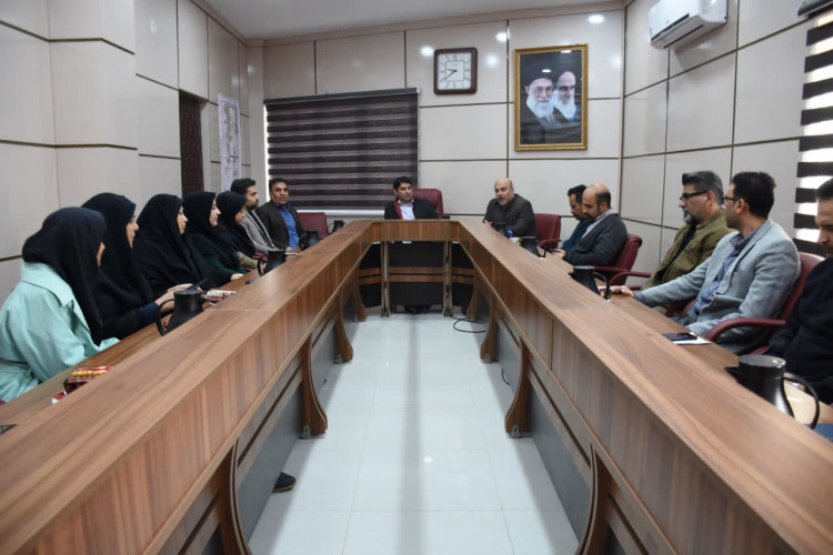 نشست هم‌اندیشی و تقدیر از کارشناسان حوزه معاونت پژوهشی، با حضور جناب آقای دکتر بختیاری رئیس دانشگاه، معاون پژوهش وفناوری، معاون مالی و اداری، مدیر اموراداری و پشتیبانی ومدیر طرح و برنامه دانشگاه صبح روز یکشنبه ۱۲بهمن ماه سالجاری در محل سالن جلسات دفتر ریا
